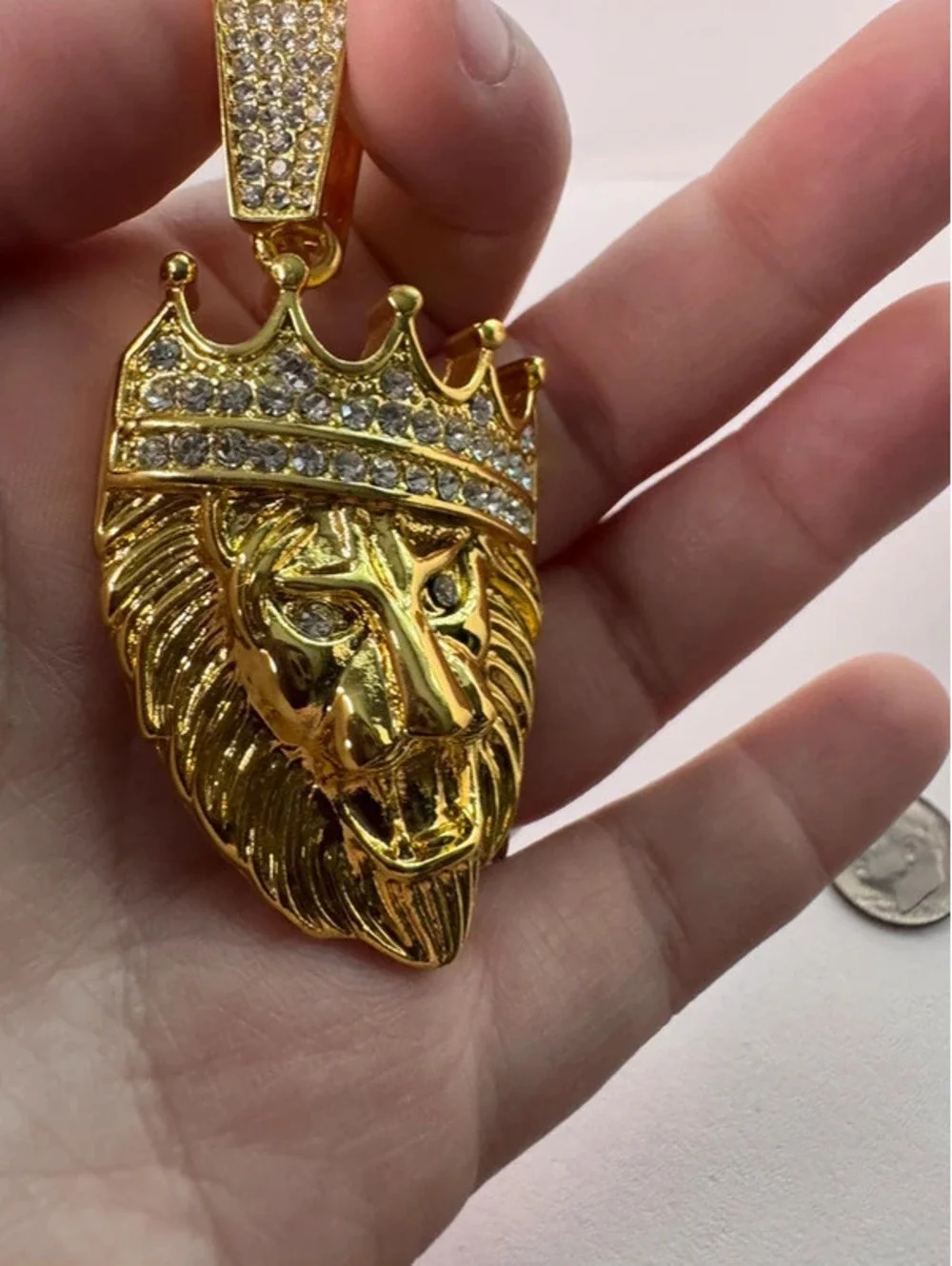 Hefty lion pendant